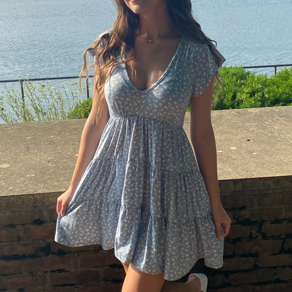 Urban Outfitters XS Blue White Floral V Neck Loose Dress